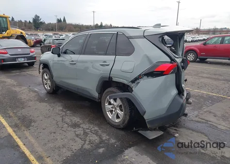 2021 Toyota Rav4 Xle z USA, uszkodzony, nr VIN 2T3P1RFV8MC145311